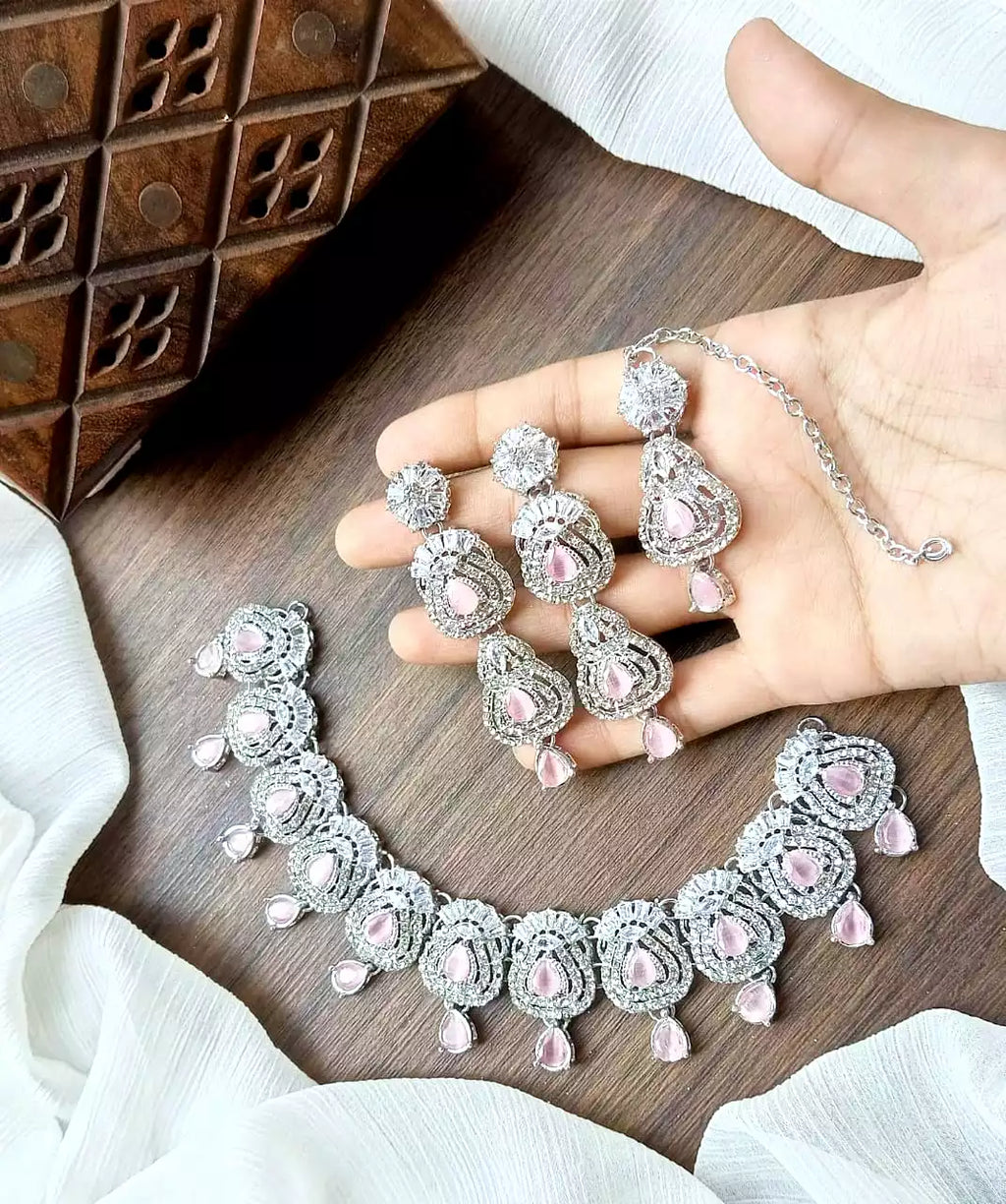 Zircon necklace set with long earrings