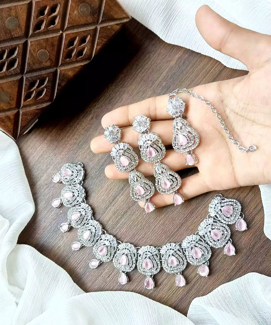 Zircon necklace set with long earrings