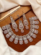 Zircon necklace set with teeka