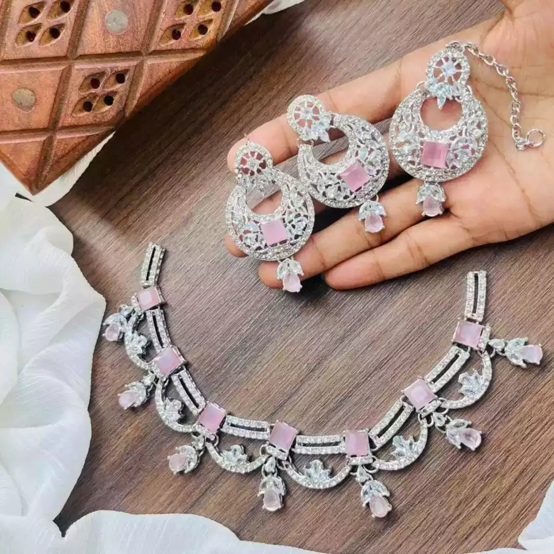 Zircon necklace set with teeka Main image
