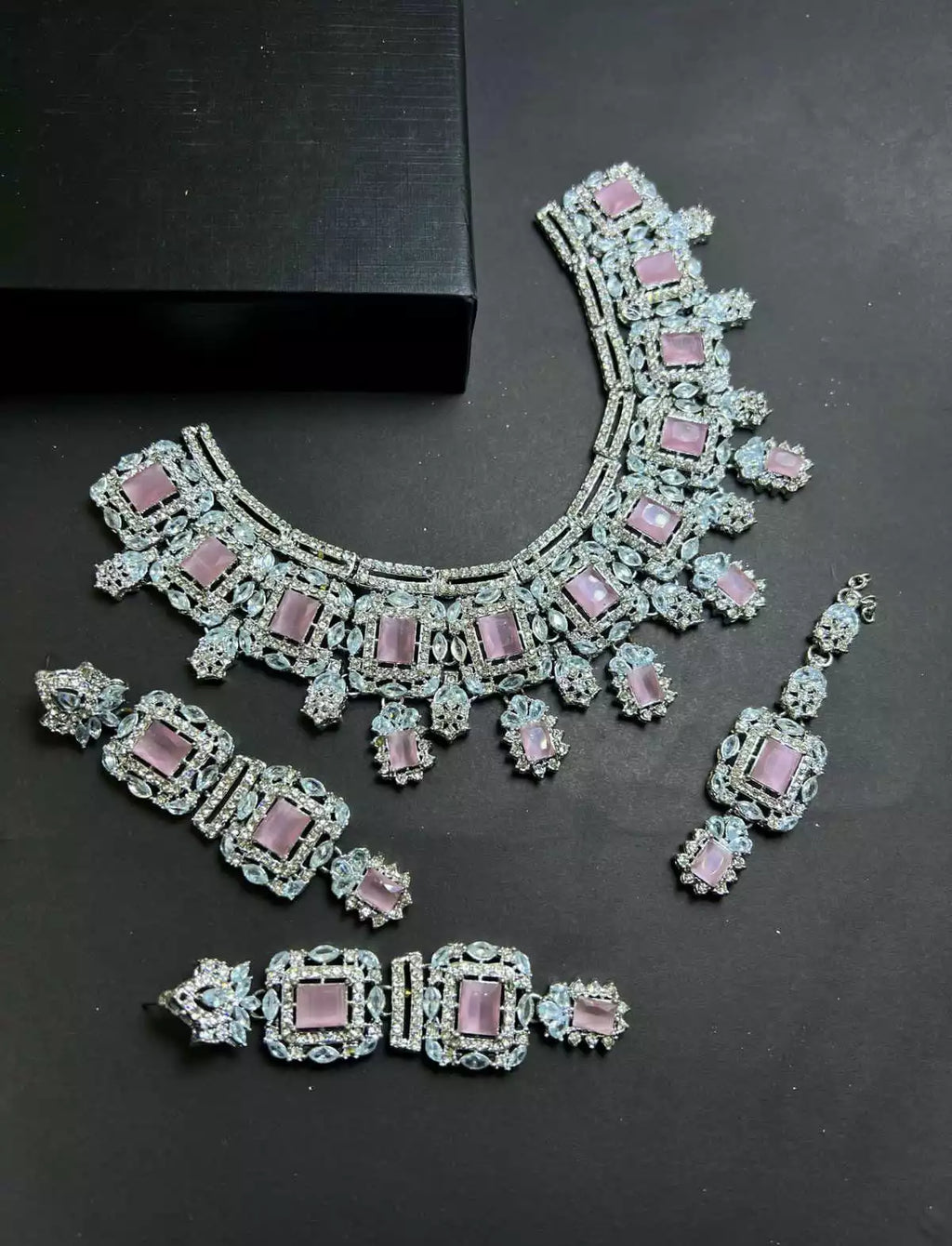 Zircon AD necklace set with teeka