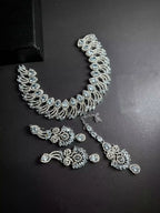 Zircon necklace set with teeka