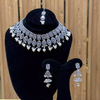 Zircon necklace set with teeka