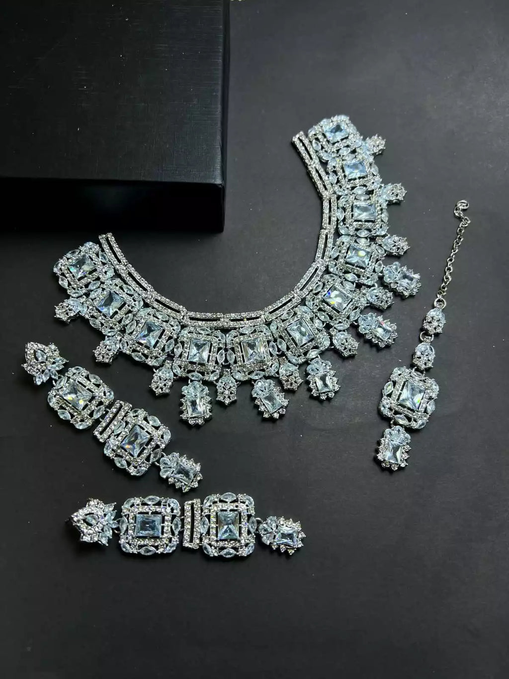 Zircon AD necklace set with teeka