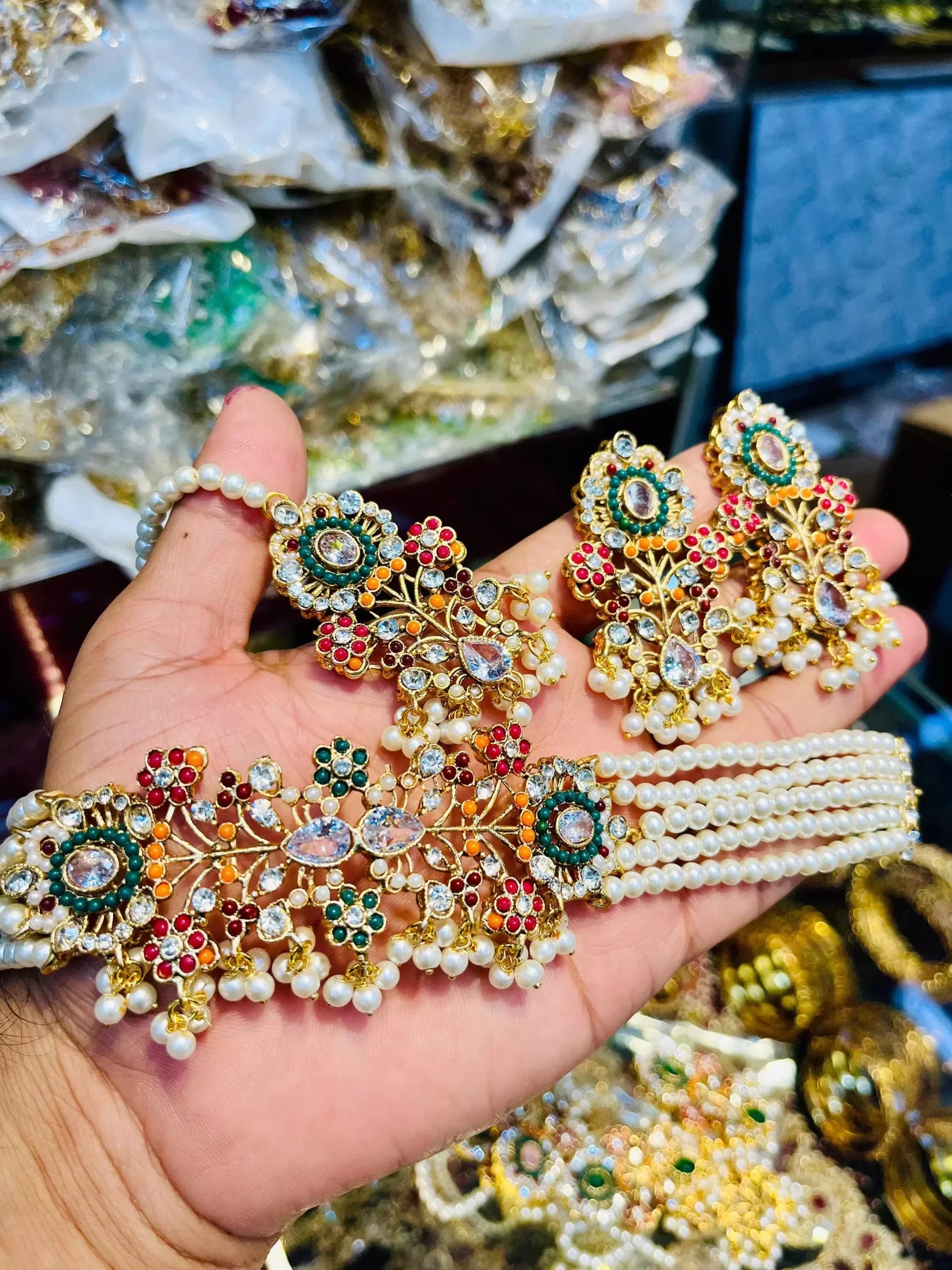 Noratan choker set Secondary image