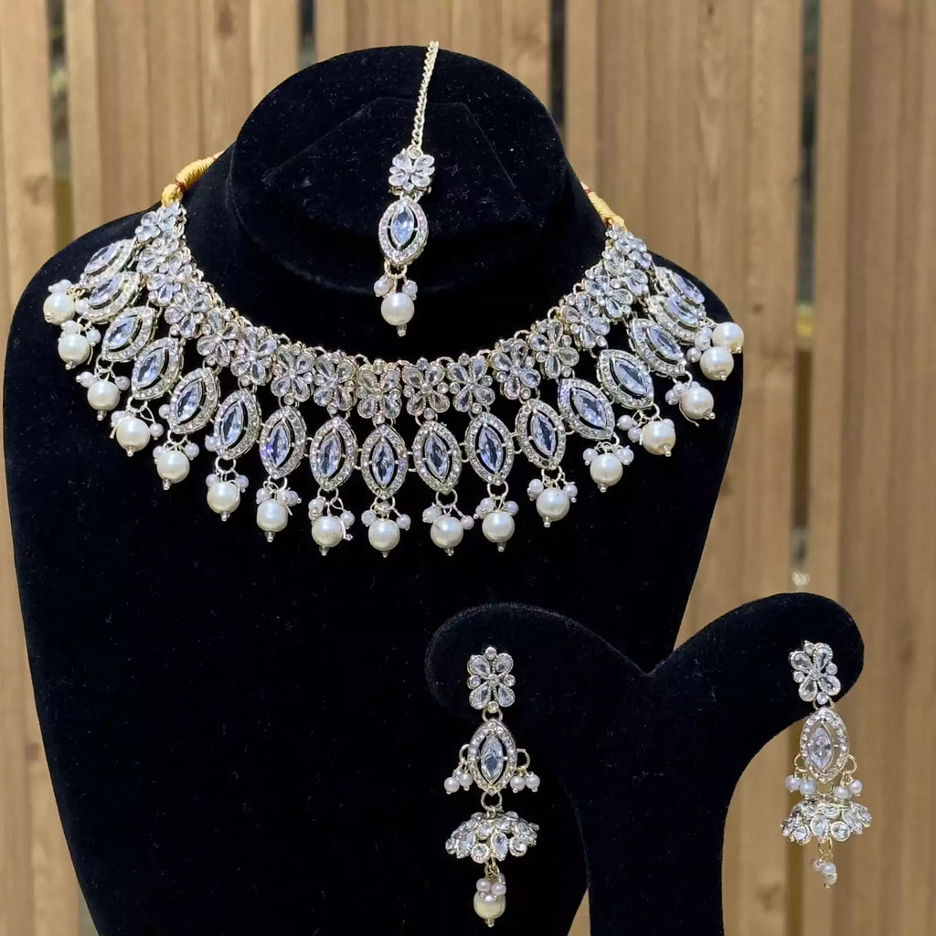 Zircon necklace set with teeka