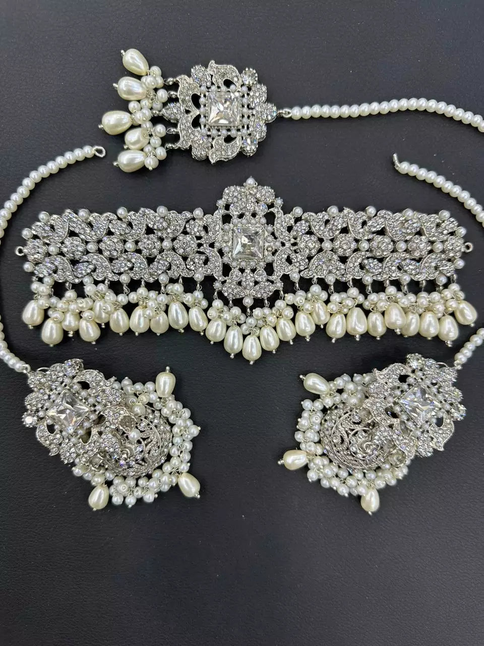 Zircon choker set with teeka