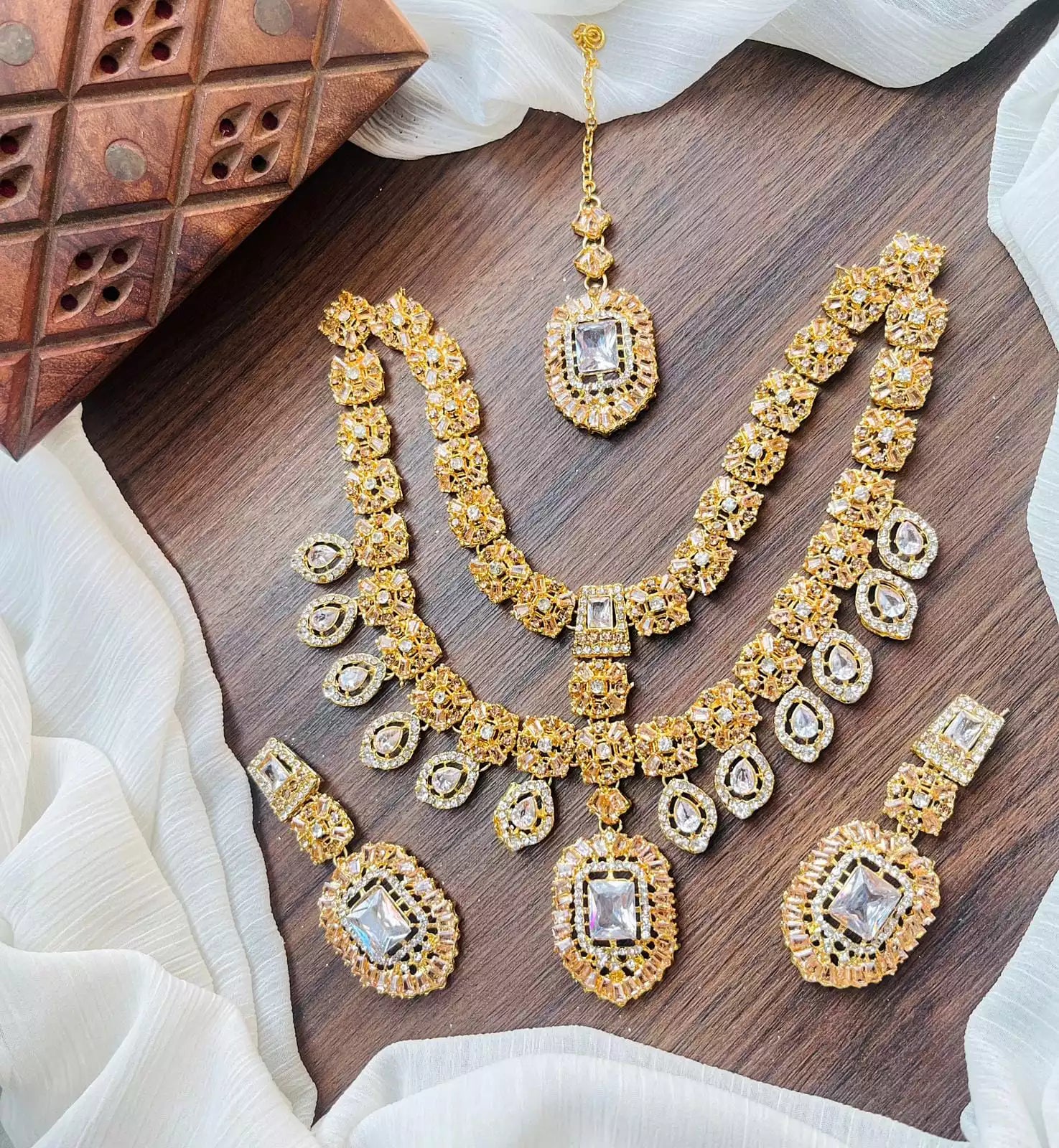 Double line necklace set with teeka