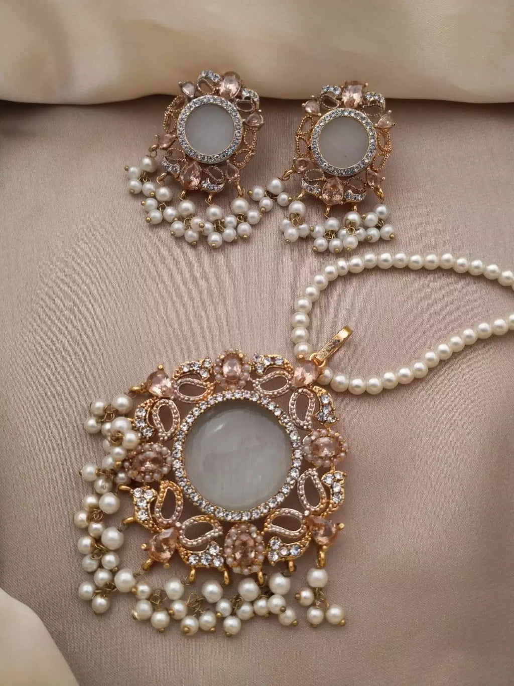 Egyptian zircon pendant set-020
