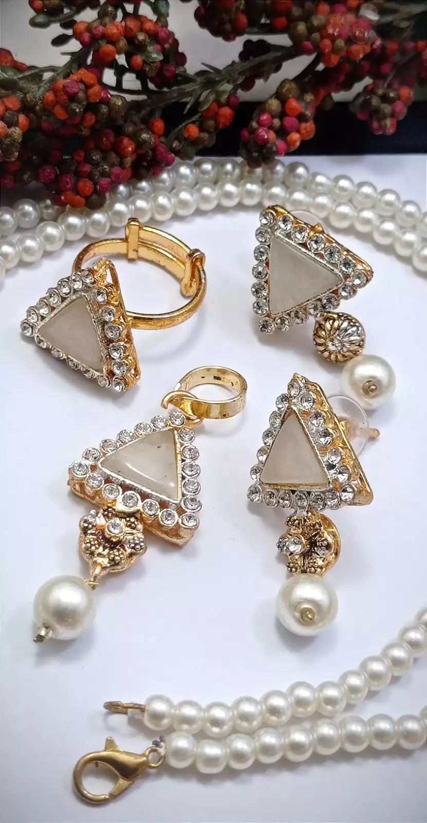 Egyptian locket set with maala