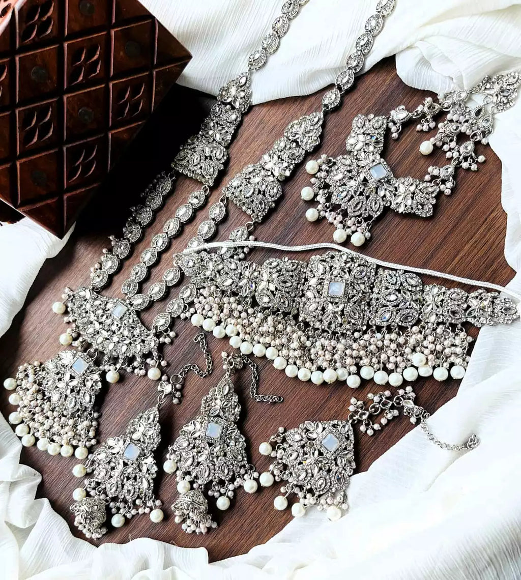 Double dholna bridal set with jhumar