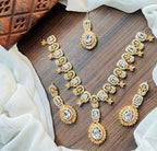 Zircon necklace set with teeka