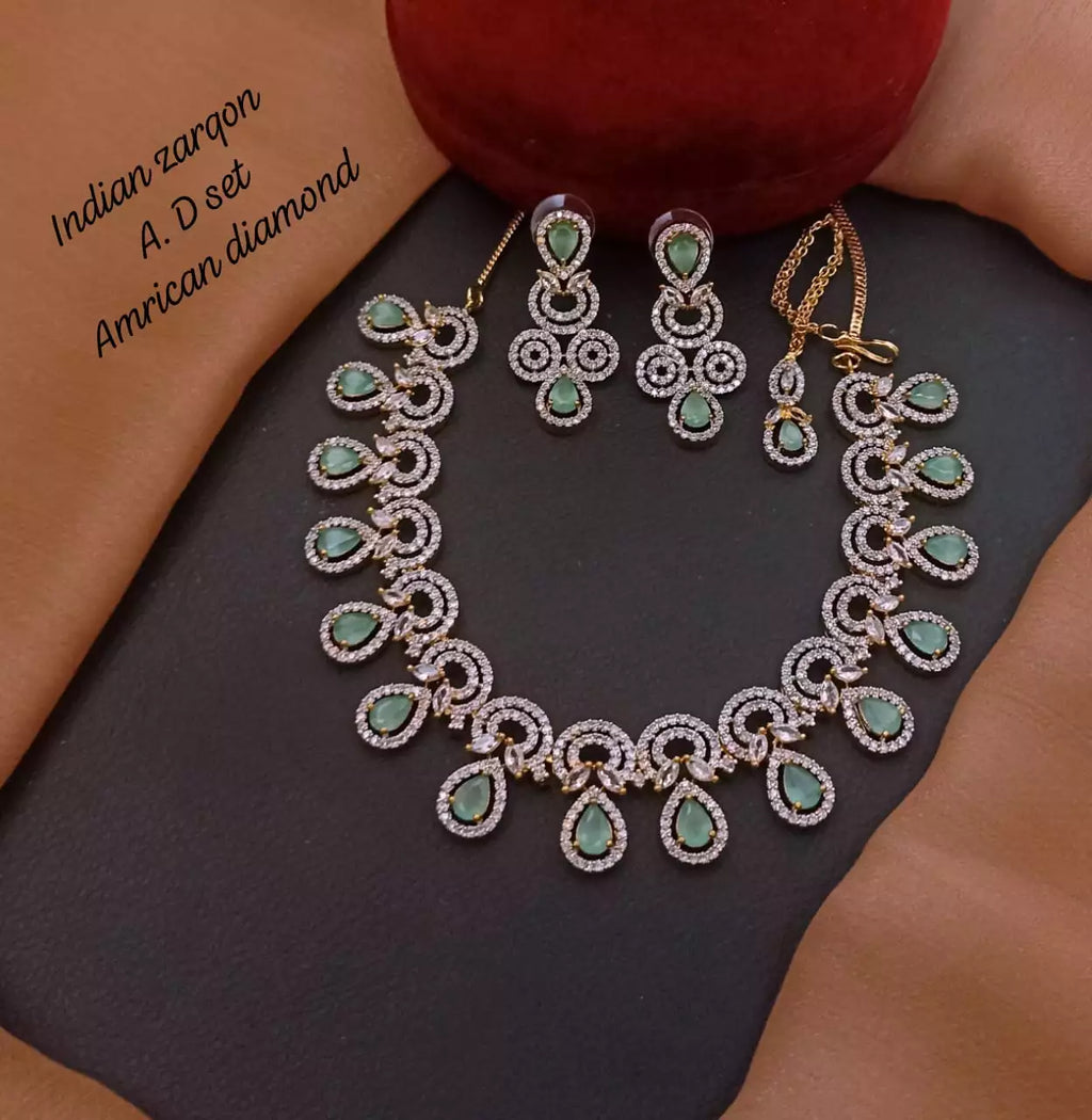 Zircon necklace set with teeka