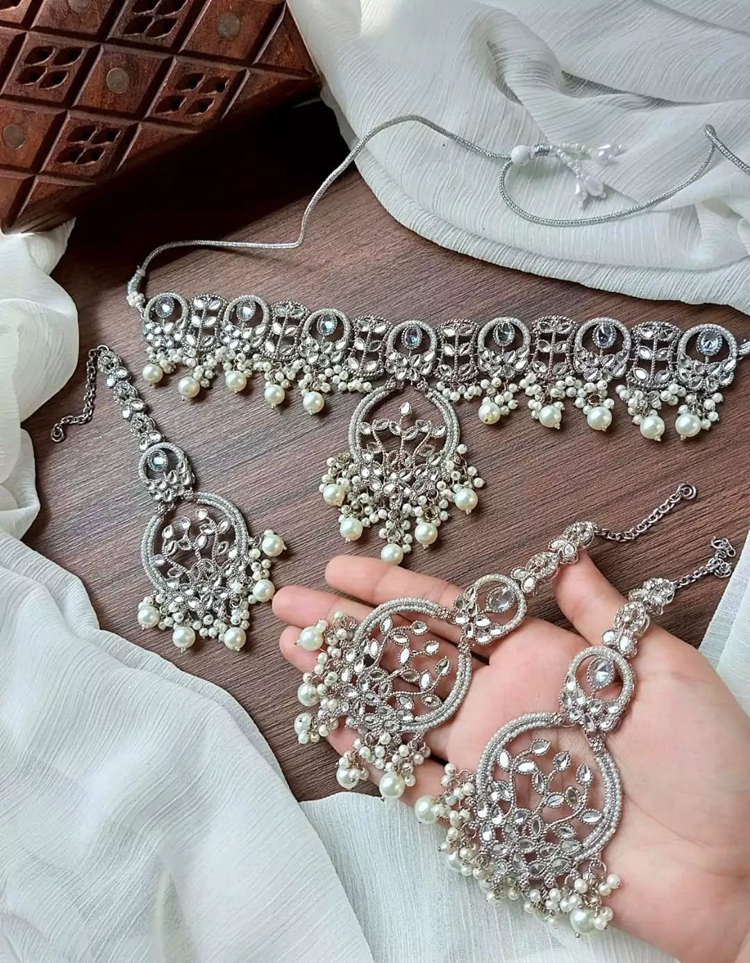 silver-s-1-2.webp Designer leafy choker teeka set - Image 1