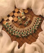 Zircon necklace set with teeka - Image 9