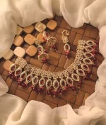 Zircon necklace set with teeka