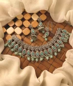 Zircon necklace set with teeka - Image 6