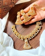 Zircon necklace set with teeka - Image 2