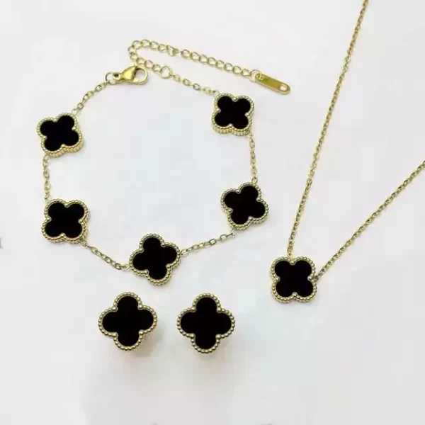 black Clover locket set with bracelet - Image 1