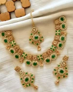 Zircon necklace set with teeka