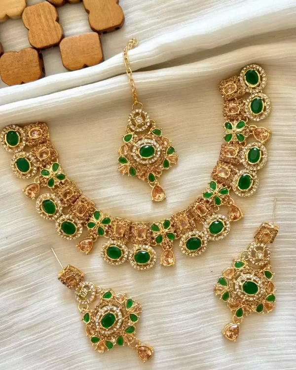 dg Zircon necklace set with teeka - Image 1