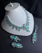 Zircon necklace set with teeka - Image 4