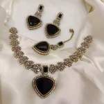 Zircon necklace set with teeka - Image 2