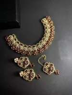 Zircon necklace set with teeka