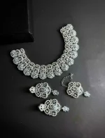 Zircon necklace set with teeka - Image 5