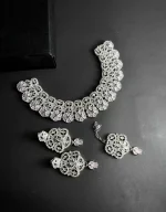 Zircon necklace set with teeka - Image 4
