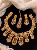 Zircon necklace set with teeka - Image 3