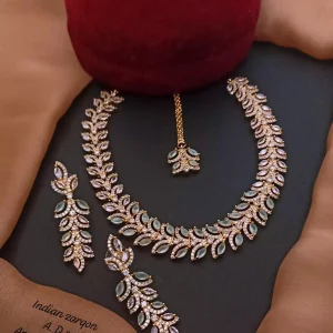 Zircon necklace set with teeka