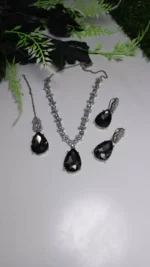 Zircon necklace set with teeka - Image 8