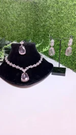 Zircon necklace set with teeka