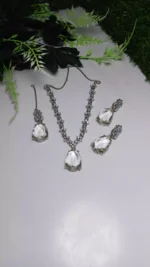 Zircon necklace set with teeka - Image 3