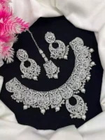 Zircon necklace set with teeka - Image 2