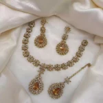 Zircon necklace set with teeka - Image 5