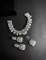 Zircon necklace set with teeka - Image 4
