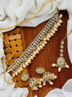 Kundan choker set with teeka - Image 4