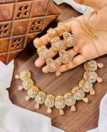 Zircon necklace set with teeka