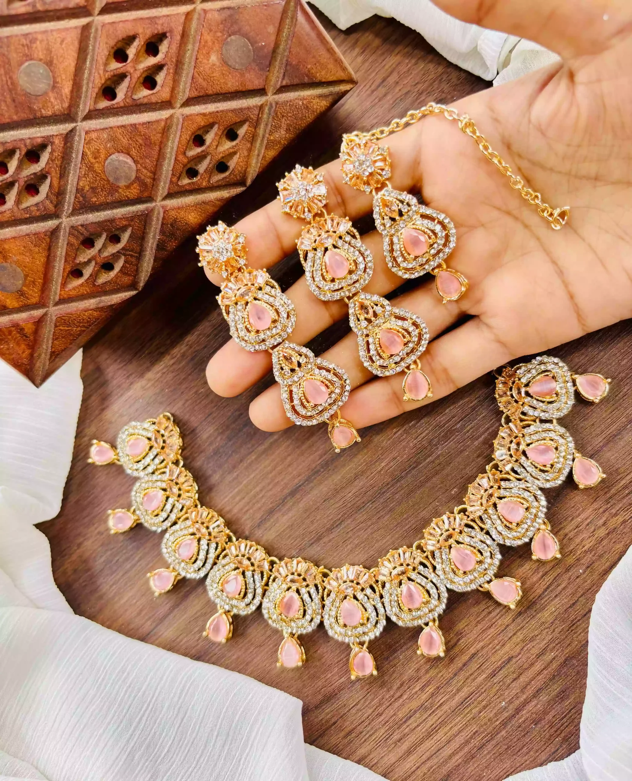 IMG-20250802-WA0047-scaled-1.webp Zircon necklace set with teeka - Image 1