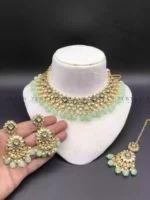 Kundan necklace set with big size teeka - Image 3