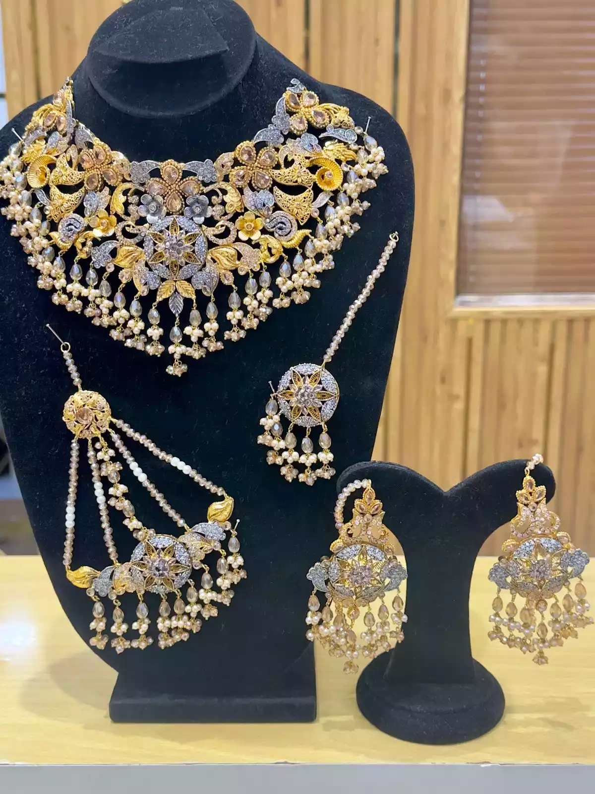 WhatsApp-Image-2025-04-23-at-18.05.40_1f540ba7.webp Gold plated bridal set - Image 1