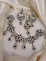 Zircon necklace set with teeka