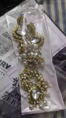 kundan earrings with teeka