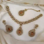 Zircon necklace set with teeka