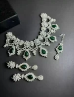 Zircon necklace set with teeka