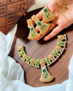 Zircon necklace set with teeka - Image 11