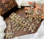 Kundan full neck bridal set - Image 9
