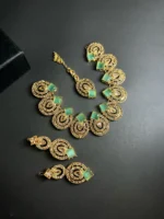 Zircon necklace set with teeka